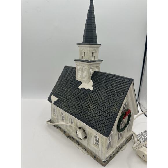 Santa’s Workbench Collection 2002 Country Church Lighted Christmas Village - Picture 5 of 12
